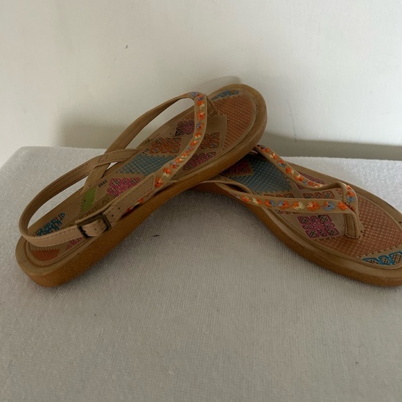 Andrea collection Boho size 8 sandals with embodying detail Lade in Brazil - Picture 2 of 8